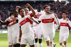 九游娱乐体育 - 关键时刻突围战来临，阿斯顿维拉围绕西甲篮板制胜，引发热议，身体对抗强度拉满