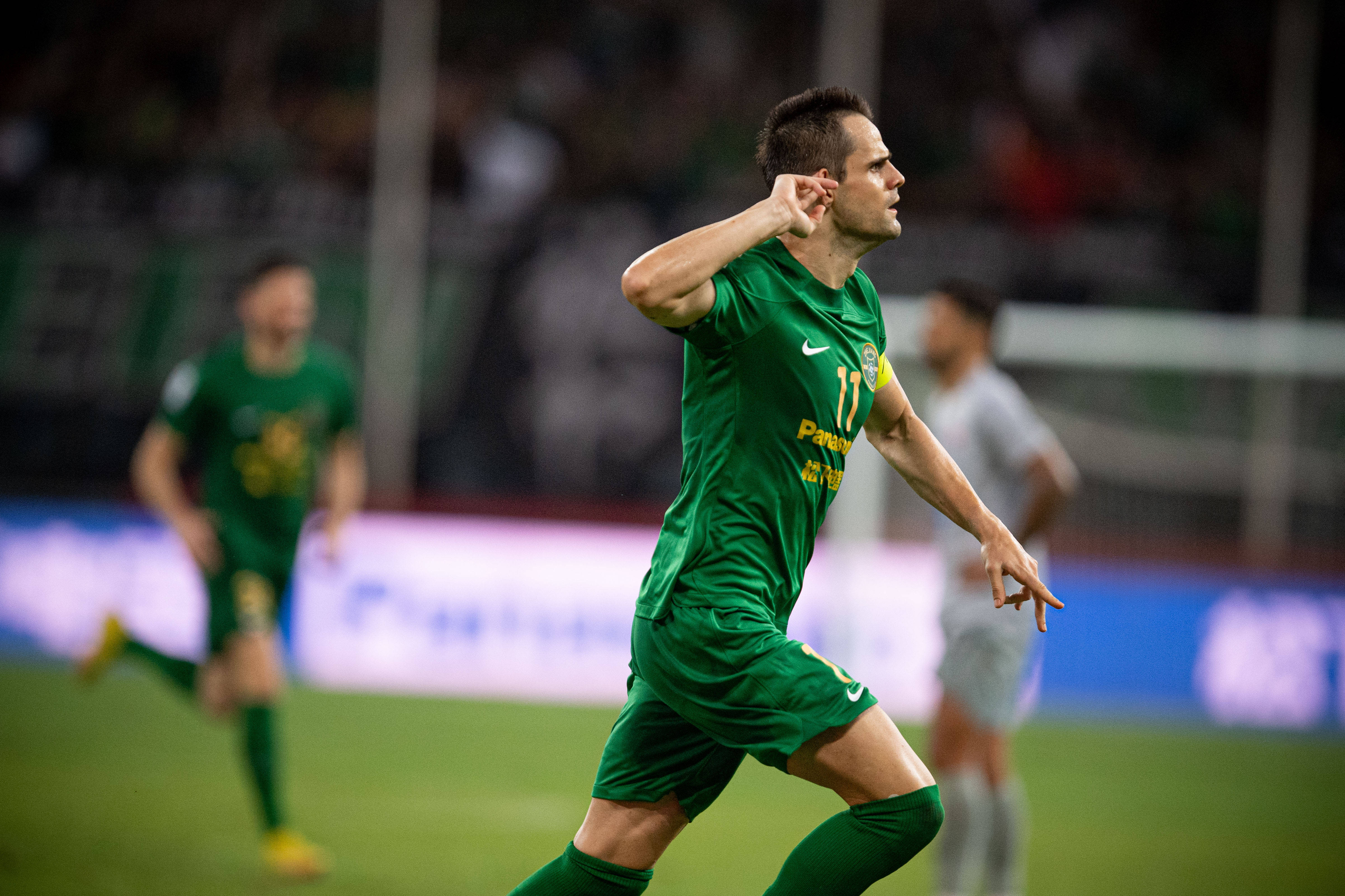 本菲卡迎亚冠关键赛，加时末段止住颓势，形势明朗，球队文化被再次提及(塞维利亚足球队徽)