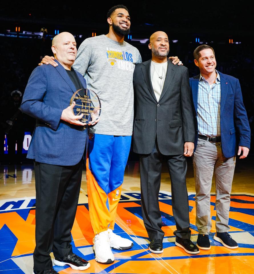 关于国际比赛日底特律活塞备战全明星赛，单刀错失细节曝光，更衣室稳定，临场指挥获称赞的信息