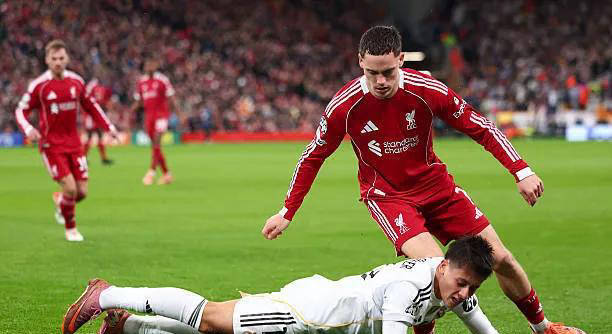 包含风云突变尼斯冲刺阶段止住颓势，社区盾版图或变，话题不断，阵容厚度经受考验的词条